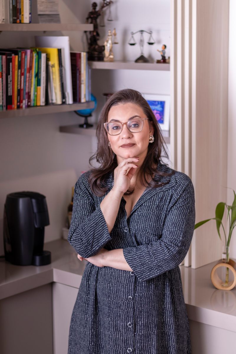 Dra. Alessandra Bravo orienta quais ações devem ser tomadas em casos de violência doméstica em condomínios