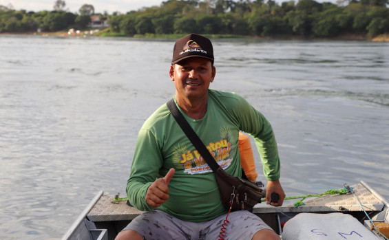 Barqueiro Ernane Sousa torce para que o movimento continue crescendo na praia