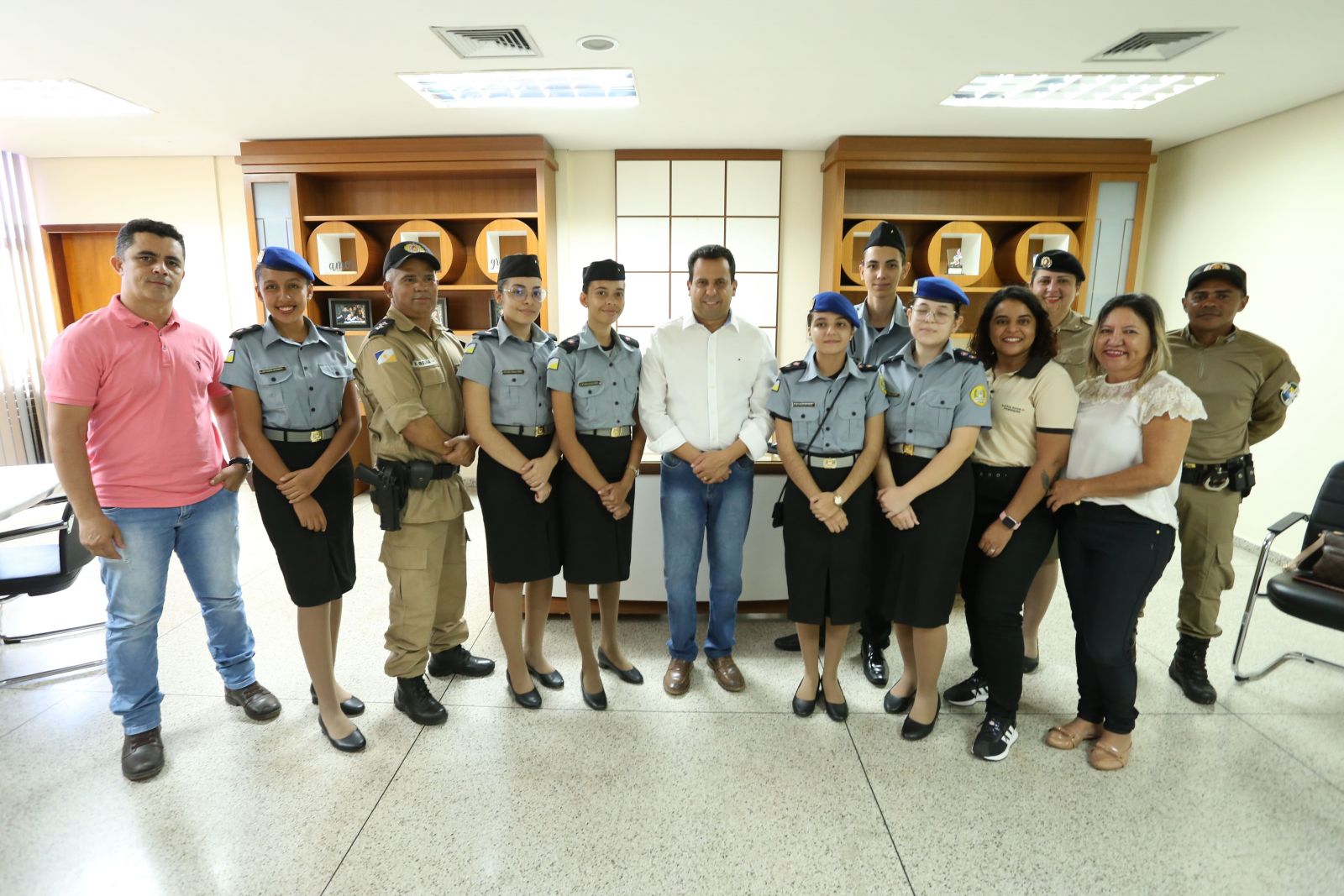 Secretário recebe equipe que irá para a fase final da Olimpíada Nacional de História   