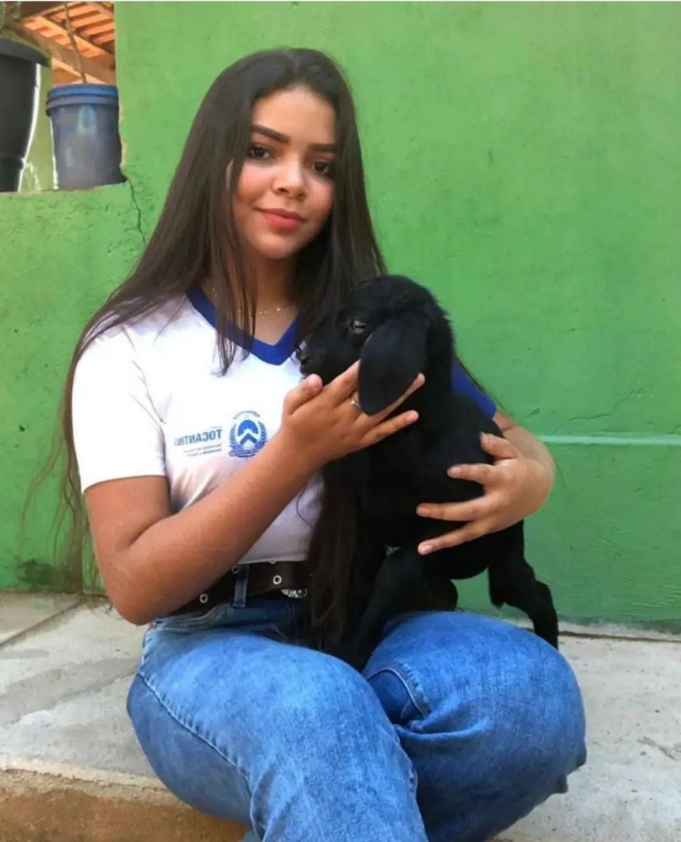 Raíssa Brito Coelho estudante da 2ª série do curso técnico em agropecuária   