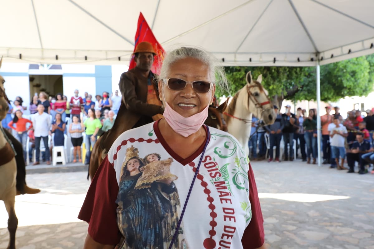  Dona Célia Rodrigues que atualmente mora em  Goiânia veio para Taguatinga manifestar sua fé