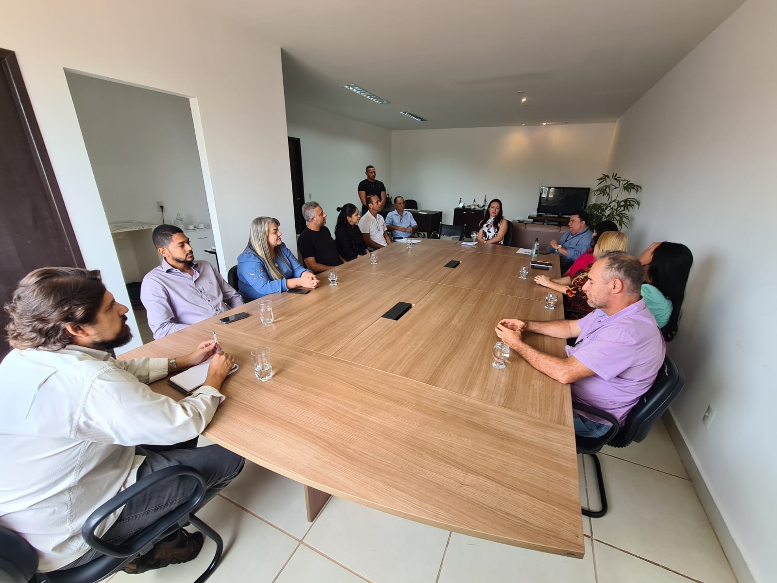 Presidente Grazielly se reúne com a equipe técnica e administrativa para ouvir as demandas e sugestões dos setores